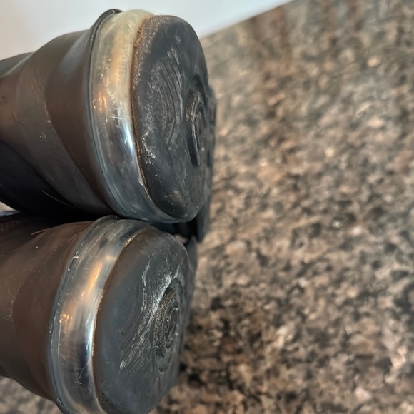 Nike air max Axis Black and Gold Sneakers EUC 7 - Picture 8 of 13